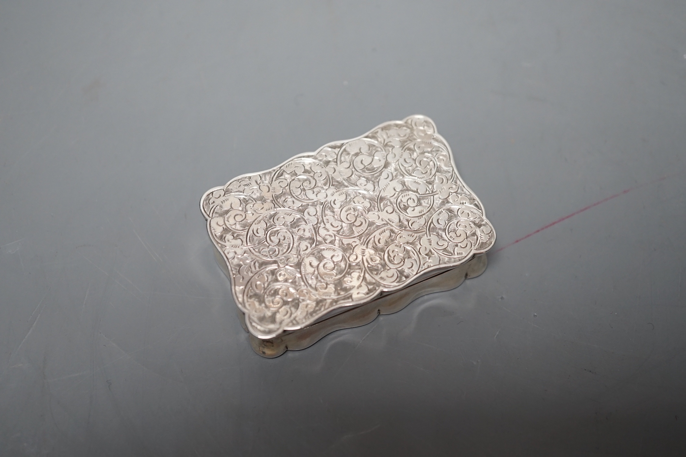 A late Victorian engraved silver vinaigrette, Saunders & Shepherd, Birmingham, 1896, 58mm(a.f.).